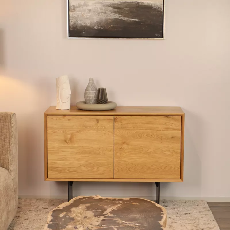 Hochwertige Sideboards aus Massivholz mit praktischer Push-to-Open Funktion und natur geölter Oberfläche